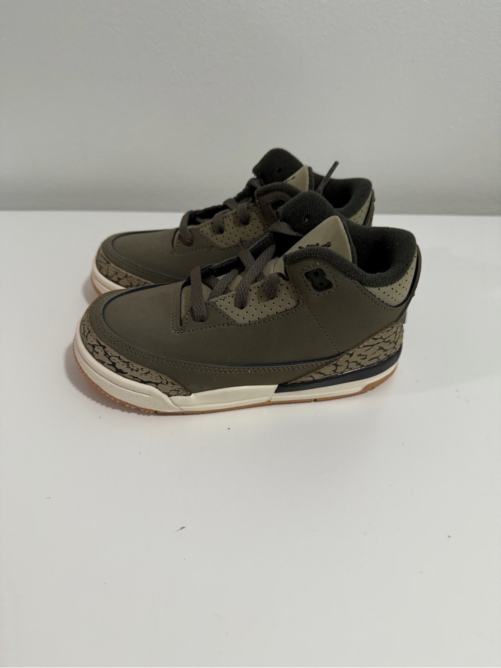 Kids Jordan retro 3 Olive Green Basketball Sneakers